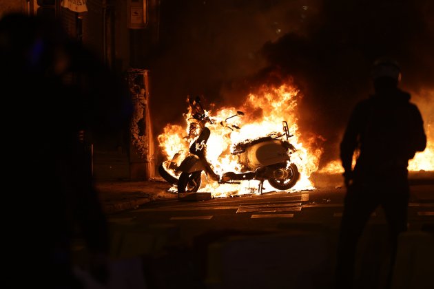 disturbios Barcelona Pablo Hasél Barricadas fuego - Sergi Alcázar