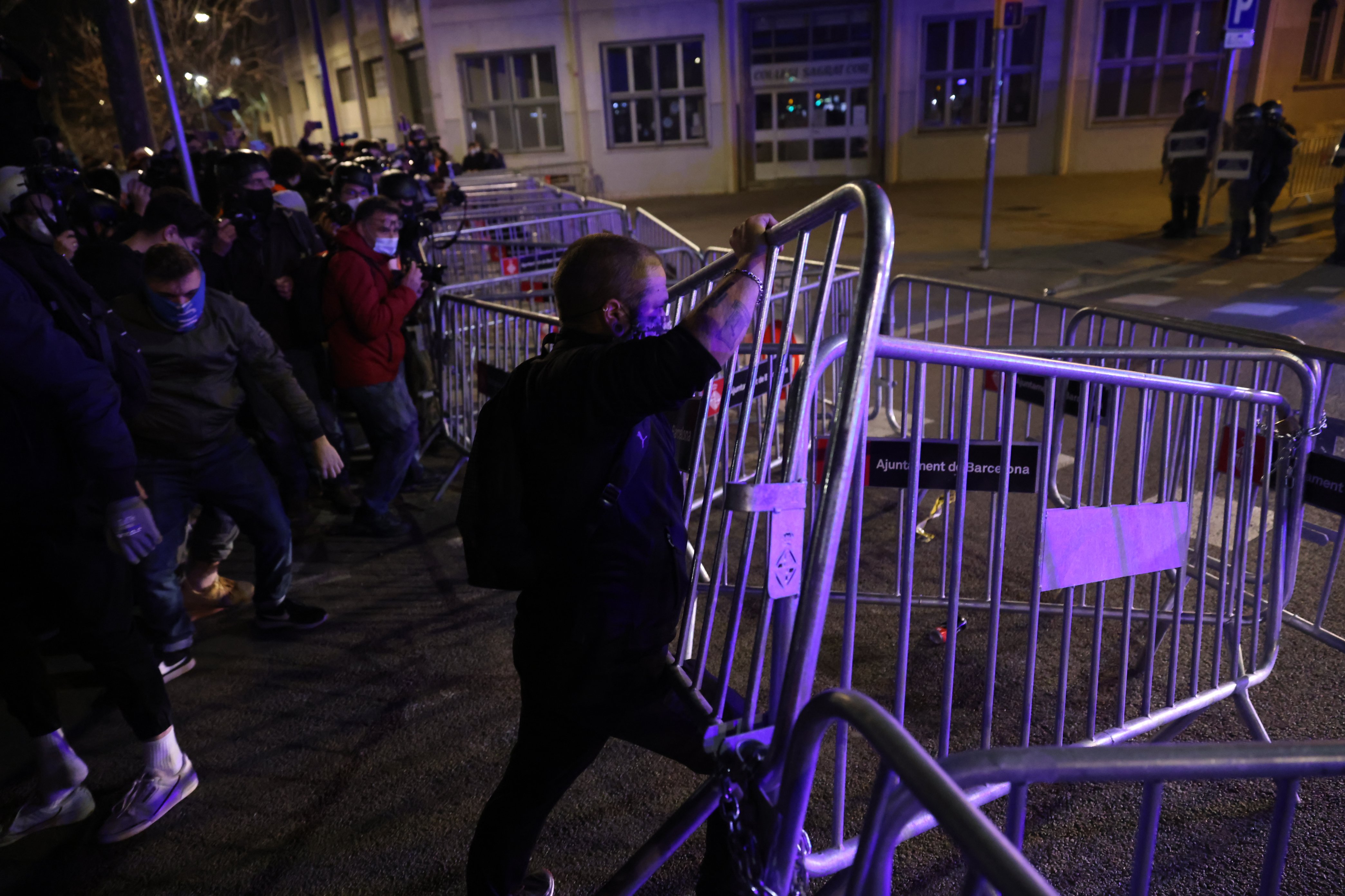 La noia que va perdre l'ull durant les protestes, donada d'alta aquest divendres