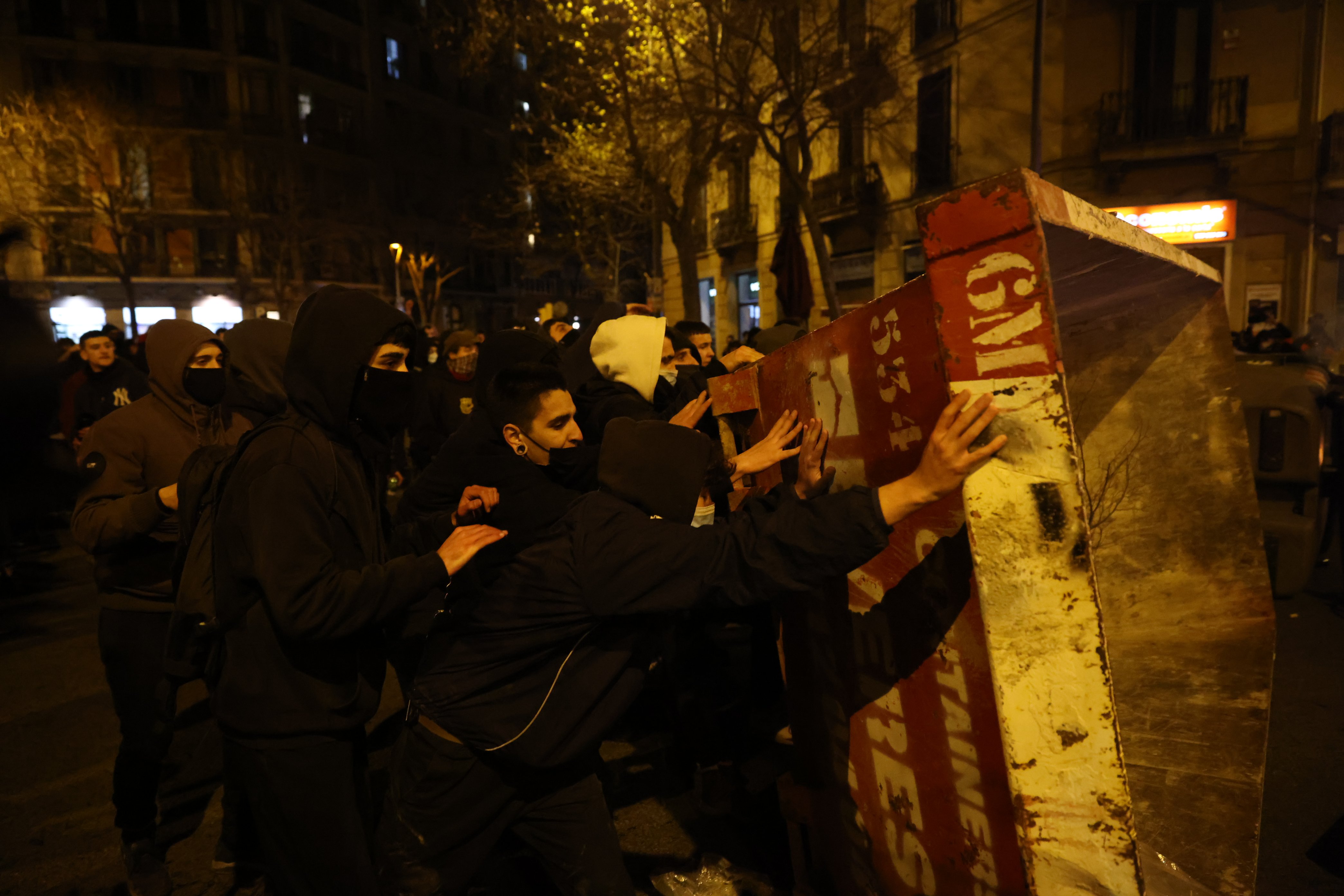 Balance de la tercera noche de protestas: 16 detenidos en Barcelona y Valencia