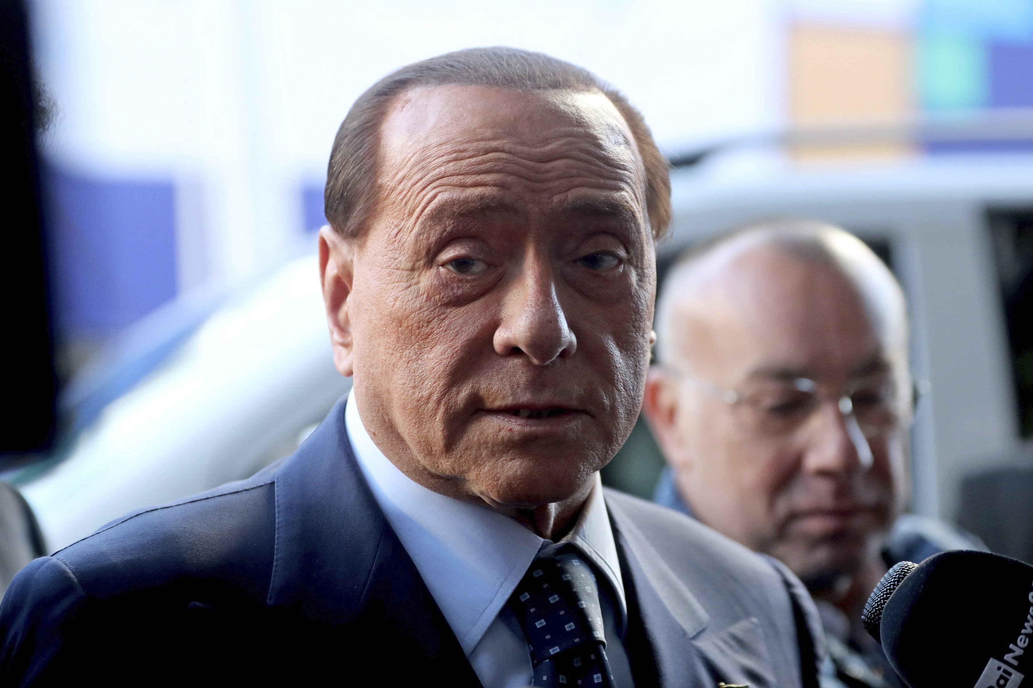 Silvio Berlusconi, hospitalizado el día siguiente de renunciar a ser elegido presidente
