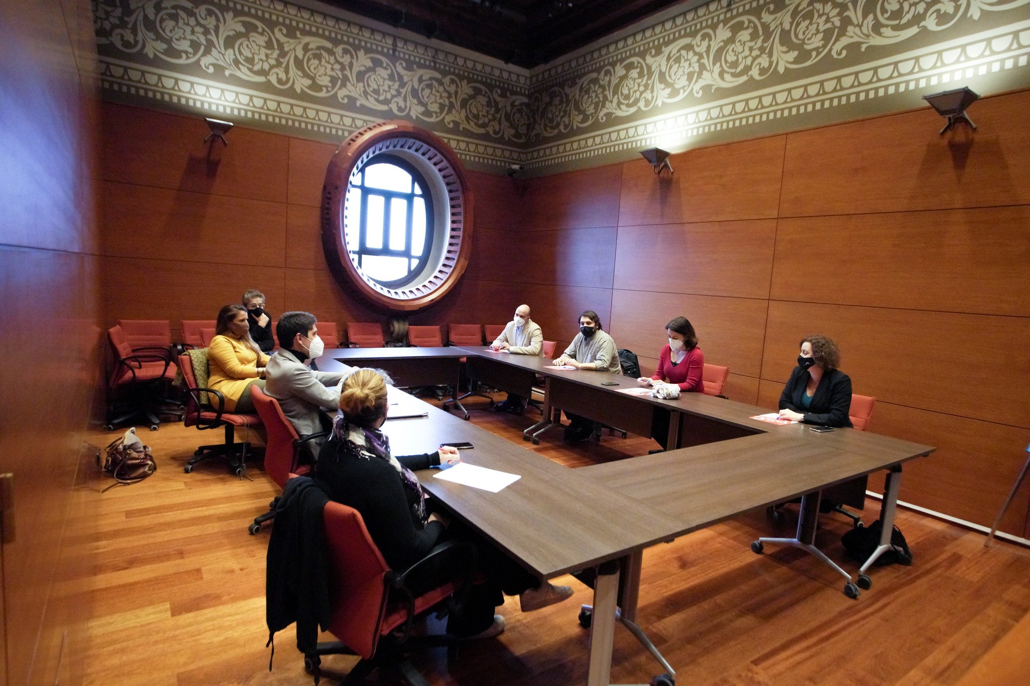 Els comuns demanen un Govern "progressista" i el PSC alerta: "Presidit per Illa"
