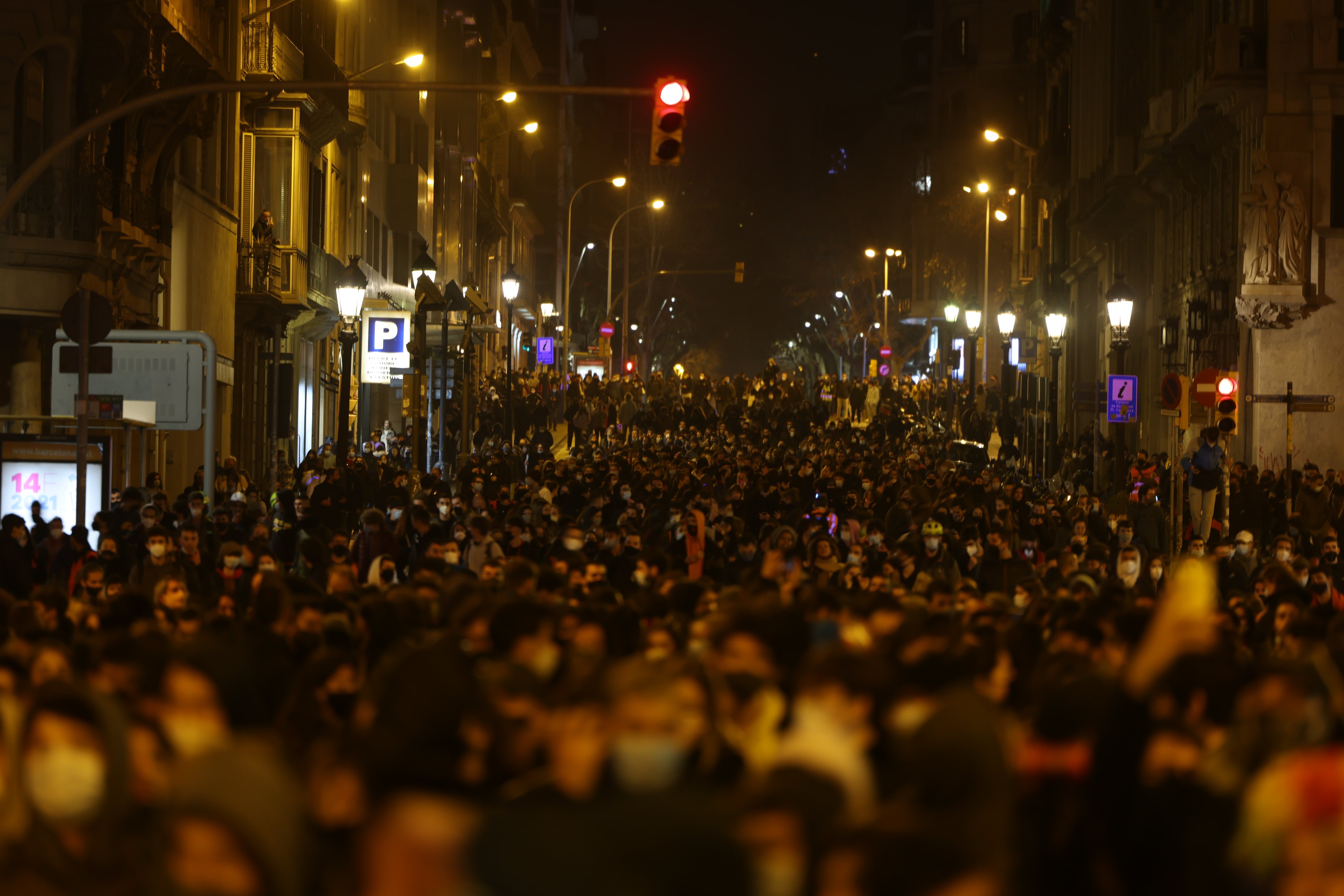 Cuarta noche de incidentes y barricadas en Catalunya por Hasél