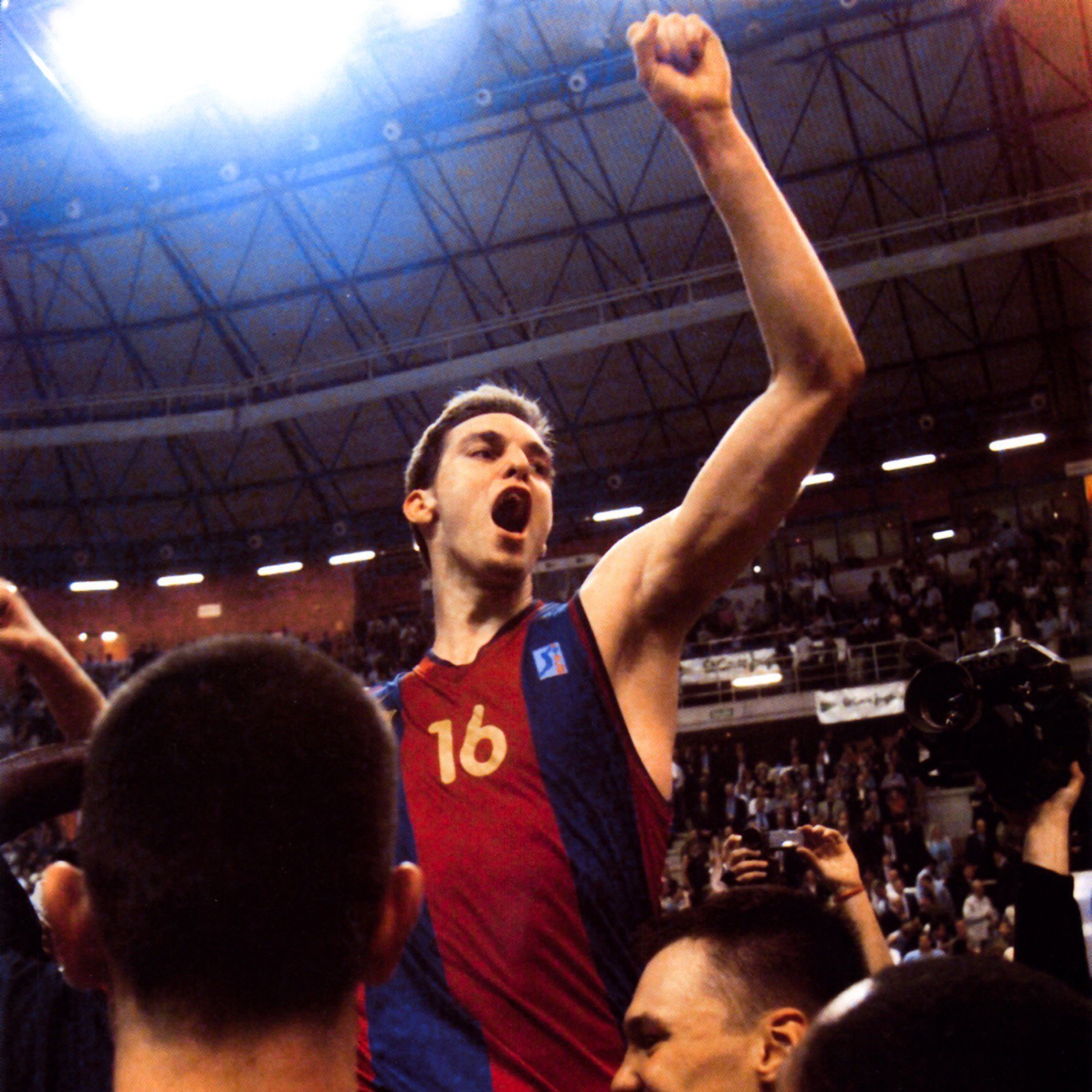 Oficial: Pau Gasol, nuevo jugador del Barça de baloncesto