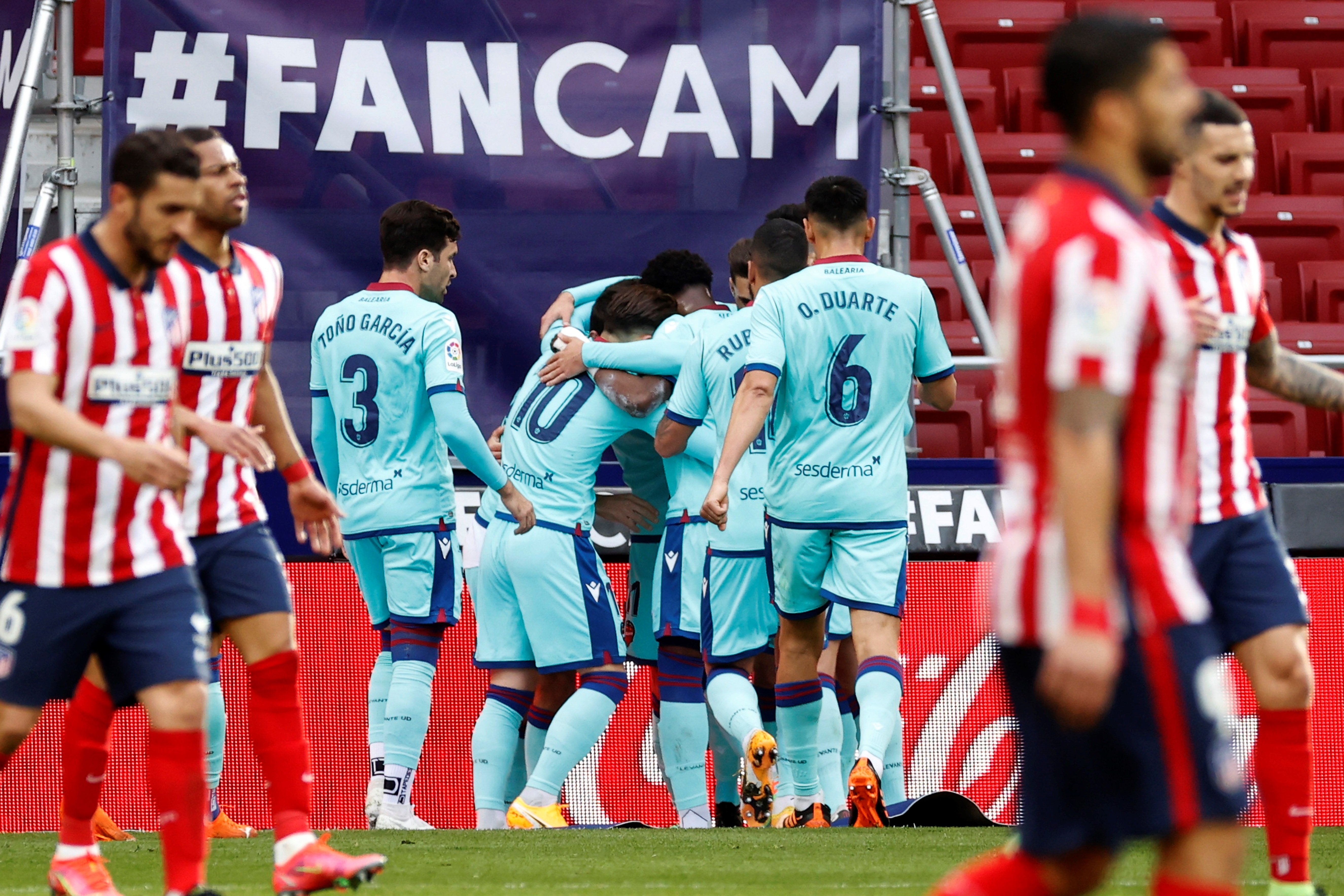 El Levante noquea al Atlético (0-2) y pone la Liga patas arriba