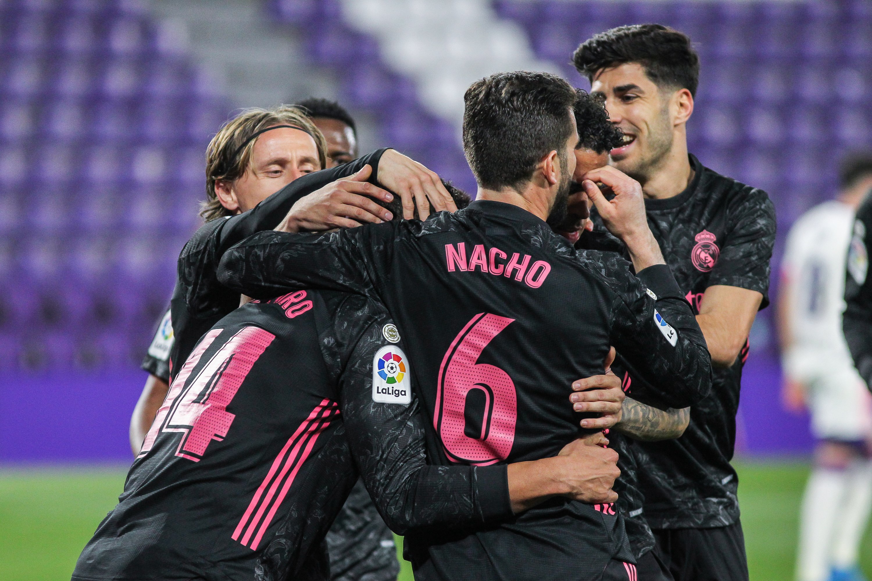 Un Real Madrid pragmático supera al Valladolid gracias al balón parado (0-1)