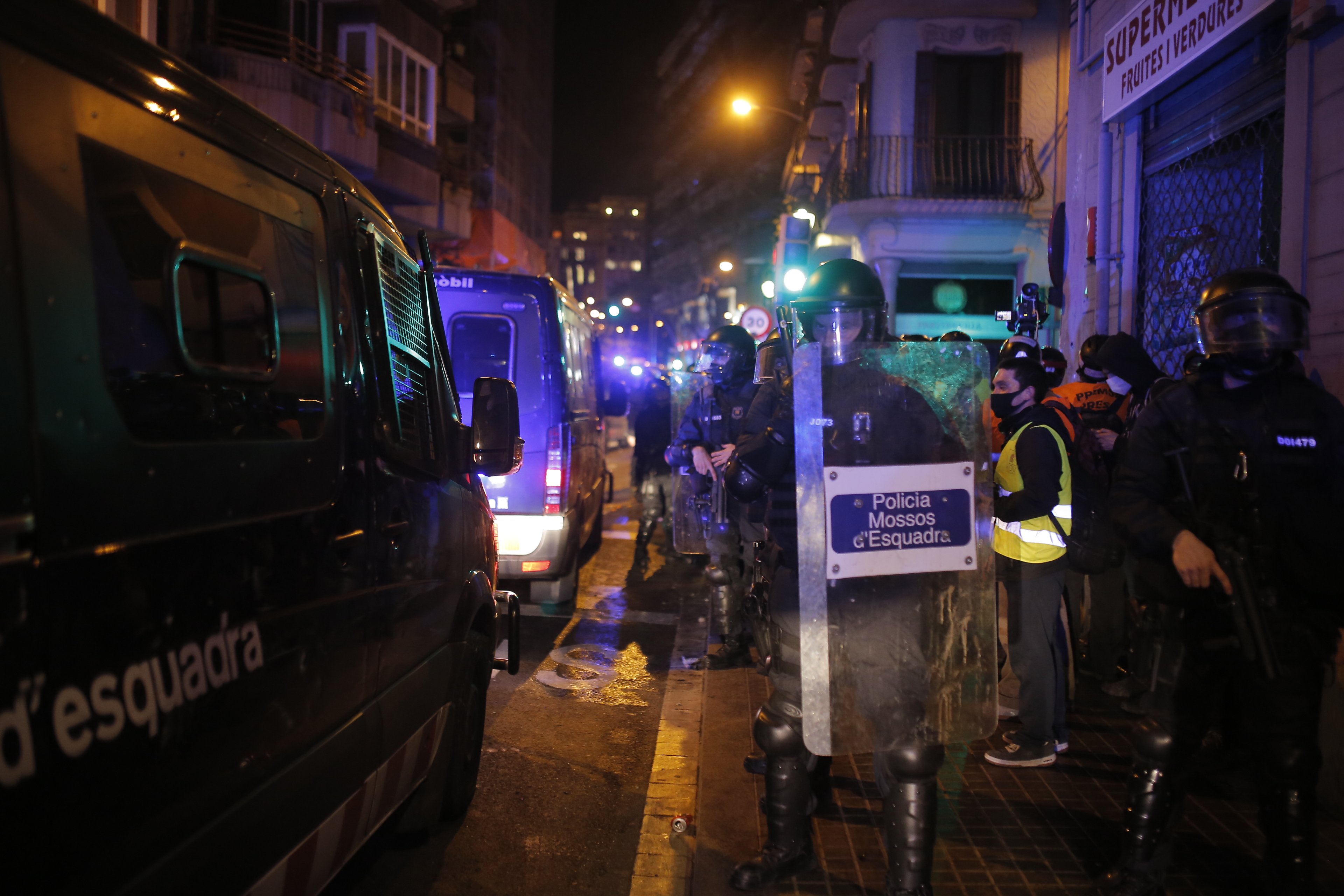 La polèmica actuació dels Mossos a Gran de Gràcia: què va passar i què va fallar