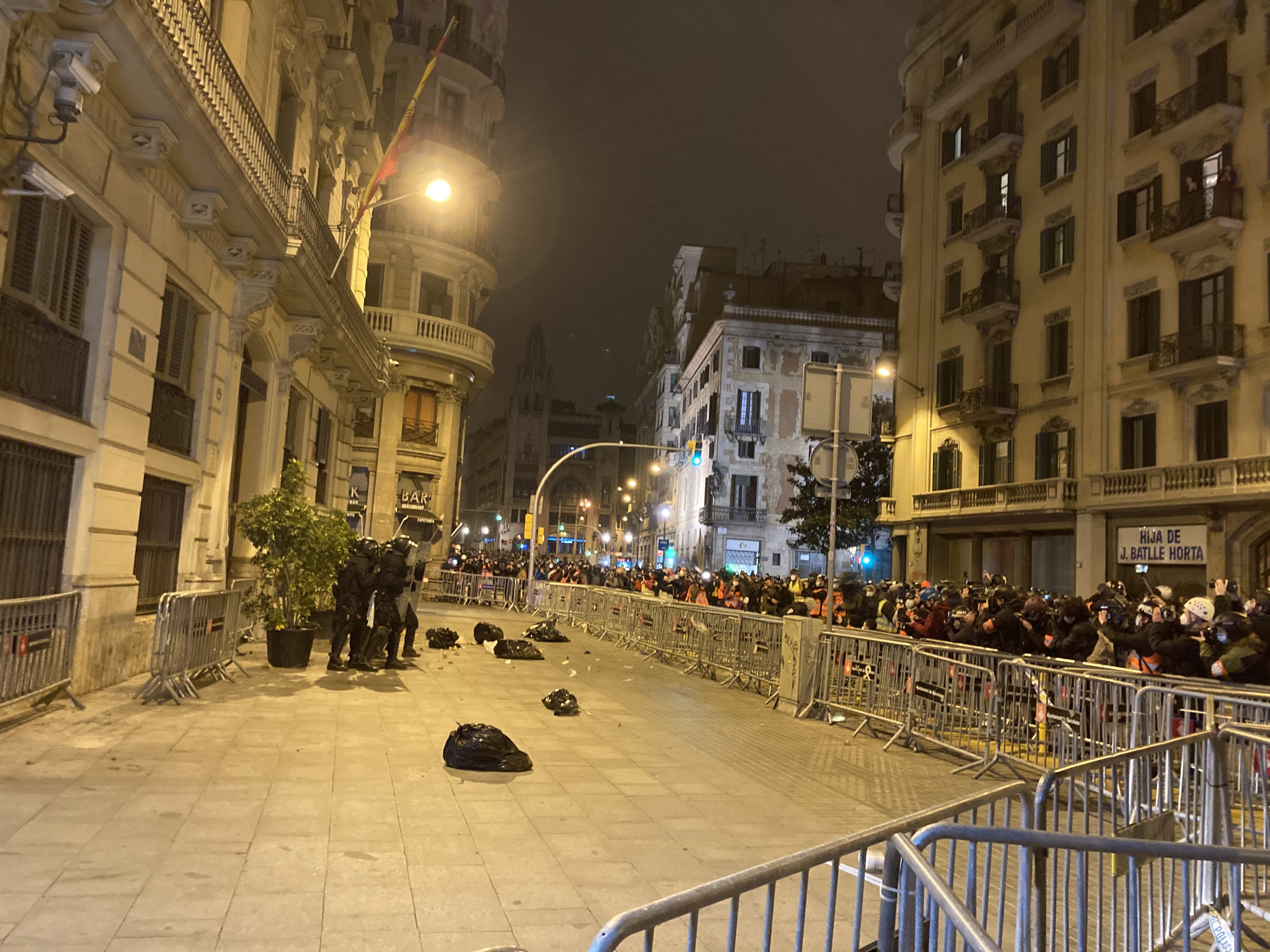 Manifestación Pablo Hasél Barcelona sábado 2102  jefatura/ ACN