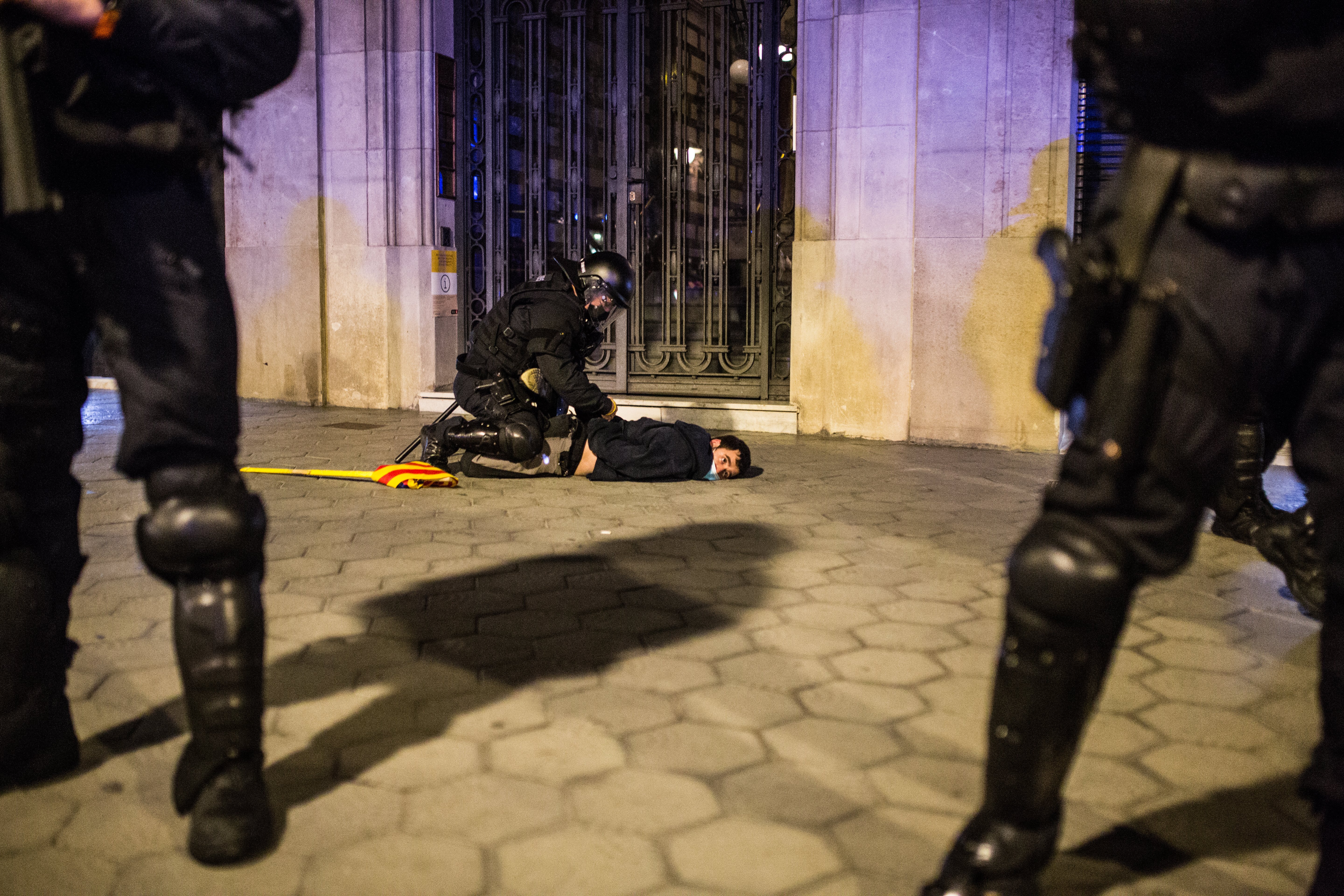 El fiscal pide hasta 8 años de prisión para los 5 detenidos en las protestas por Pablo Hasél