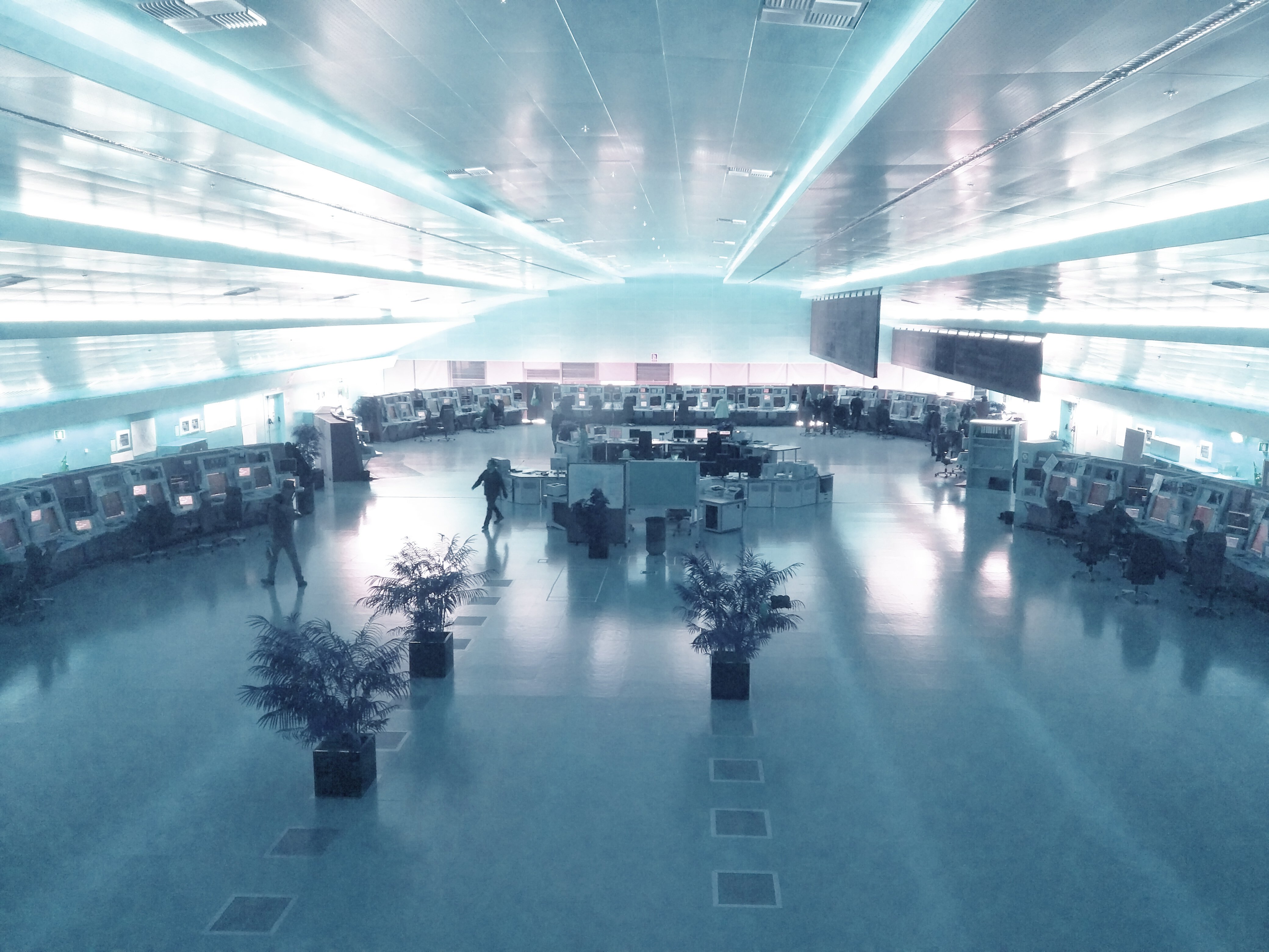 Sala del Centro de Control de tráfico áereo de ENAIRE en Barcelona