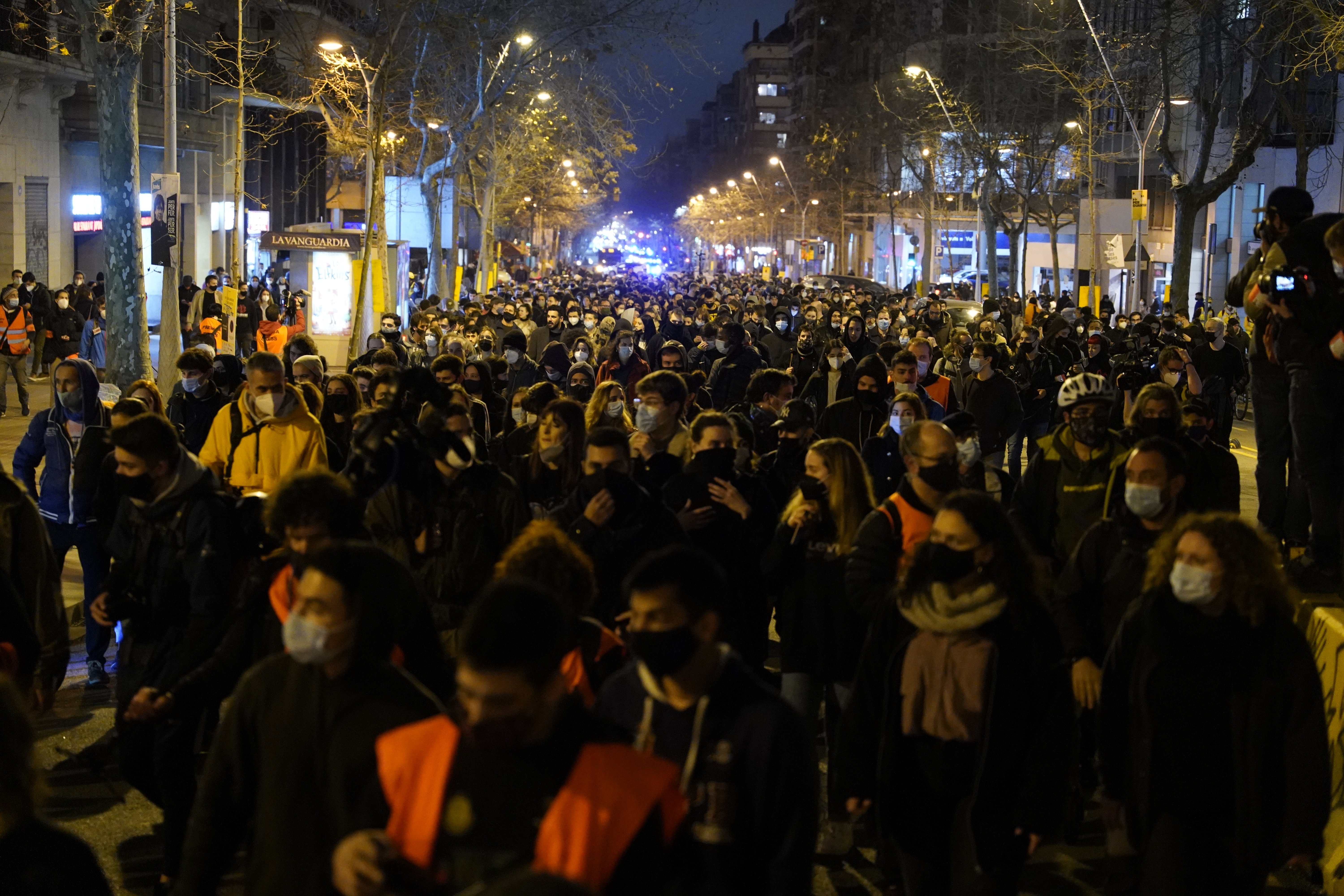 Eighth consecutive night of pro-Hasél demonstrations in Catalan cities