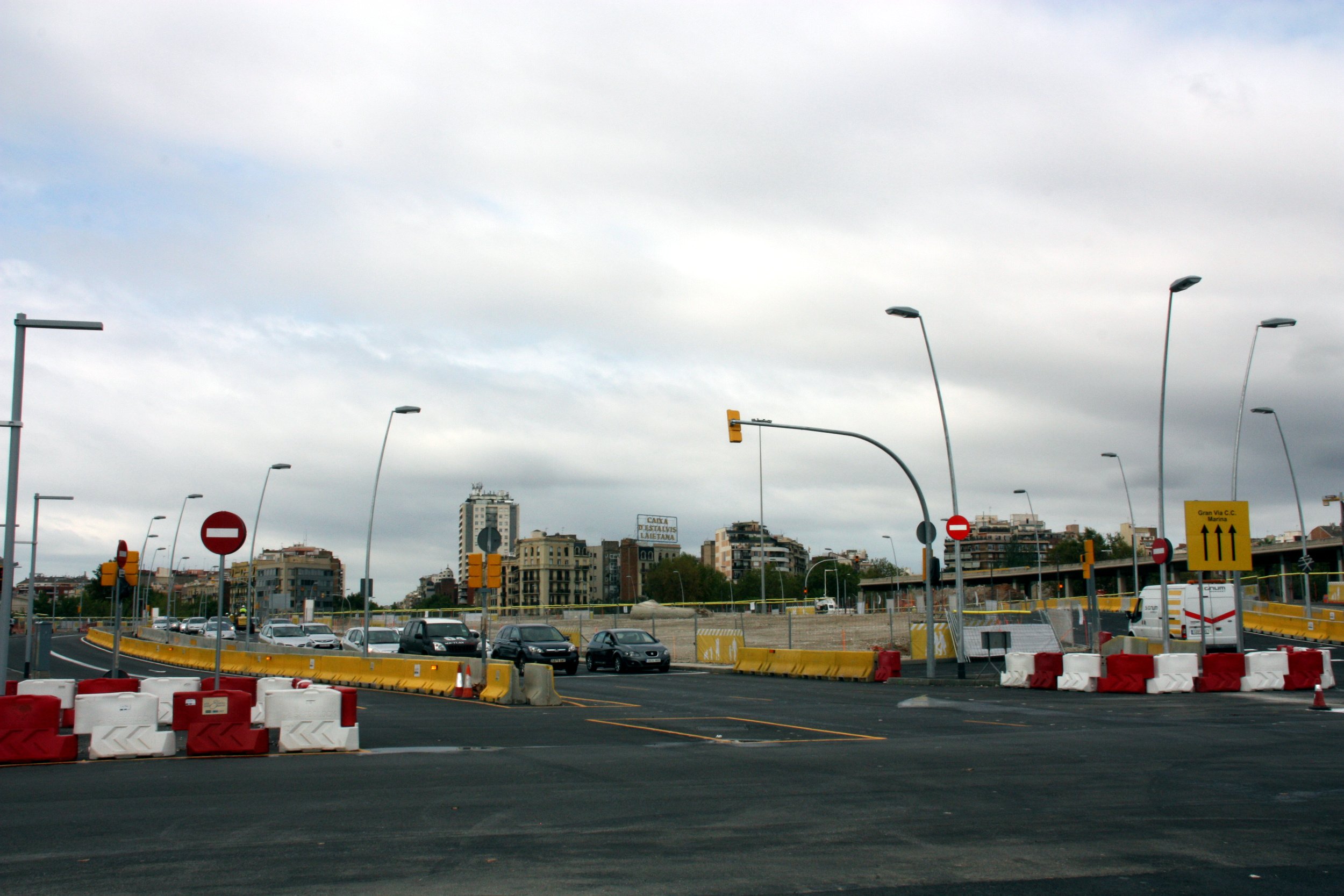 Colau se plantea parar las obras de las Glòries