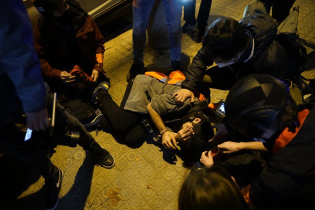  Periodista herido manifestación Pablo Hasél 2302 / Pau de la Calle