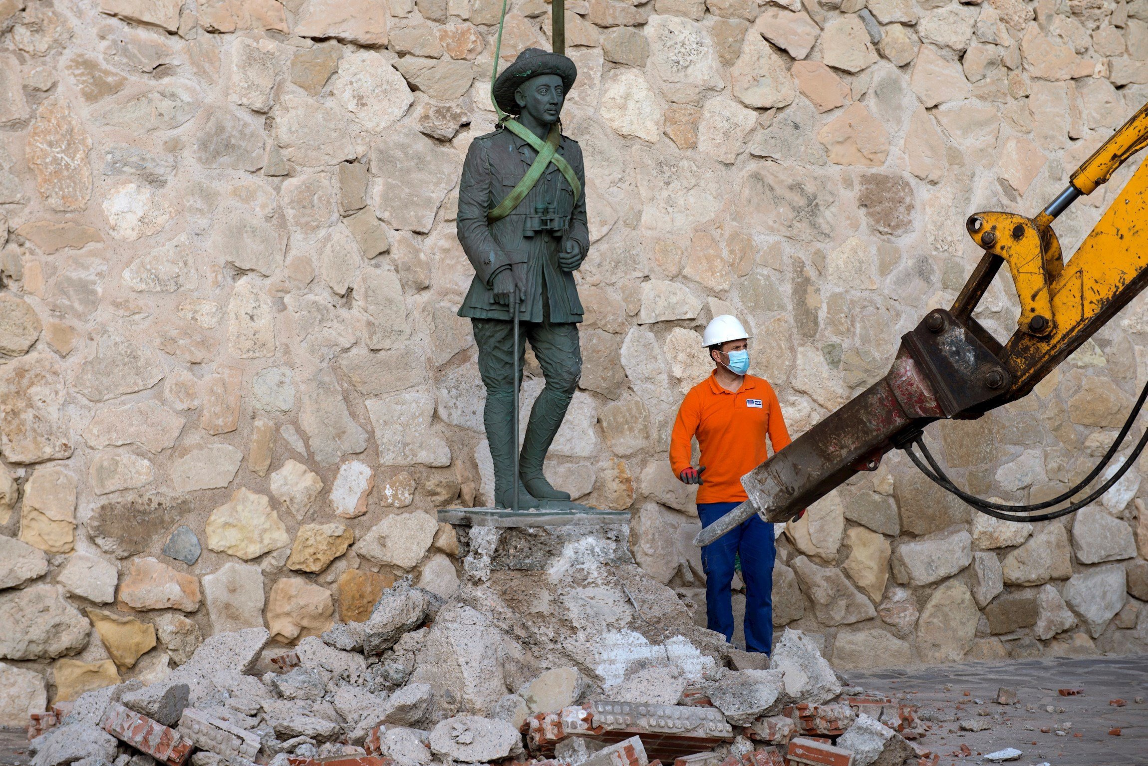 Retiran la estatua de Franco de Melilla (pero todavía queda otra)