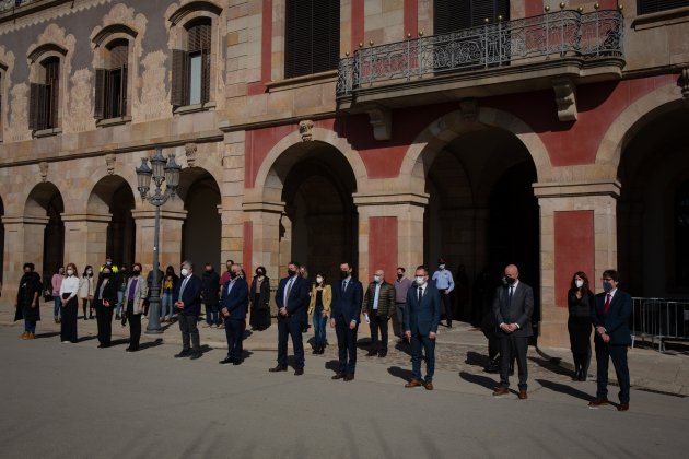 EuropaPress - parlament guarda minuto silencio mujer asesinada badia valles barcelona