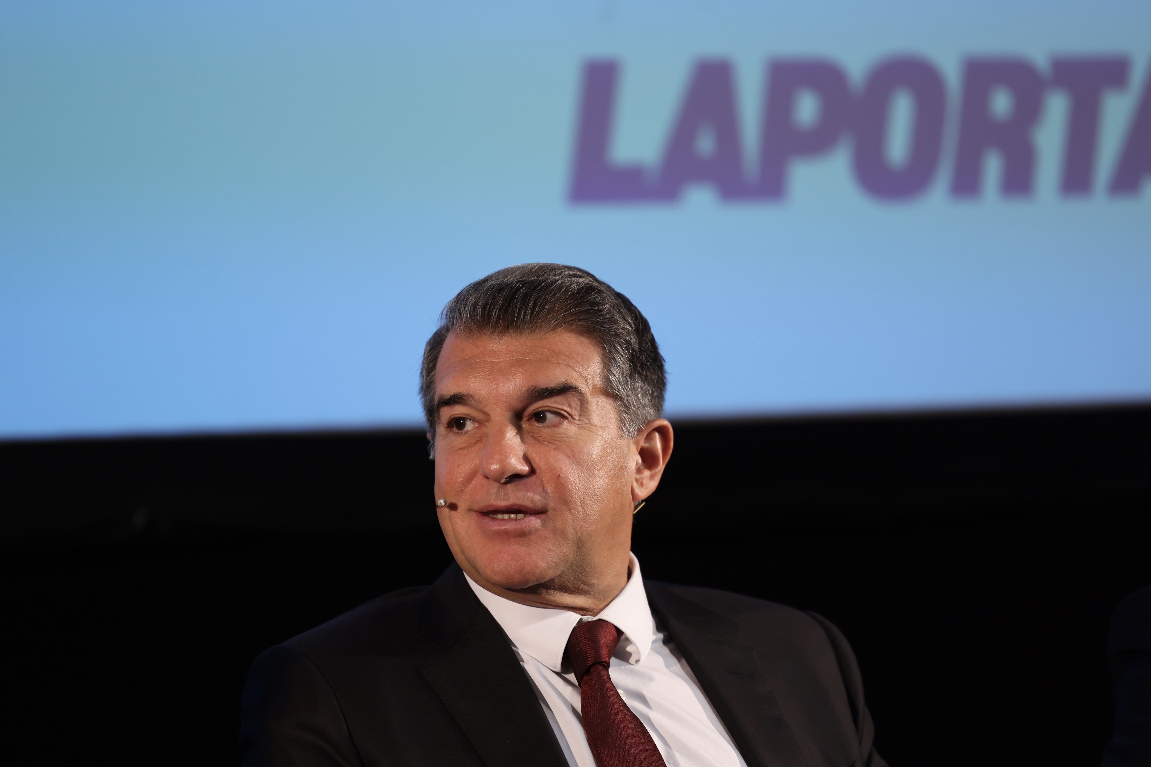 Laporta firma el aval para presidir el Barça y se muestra "optimista"