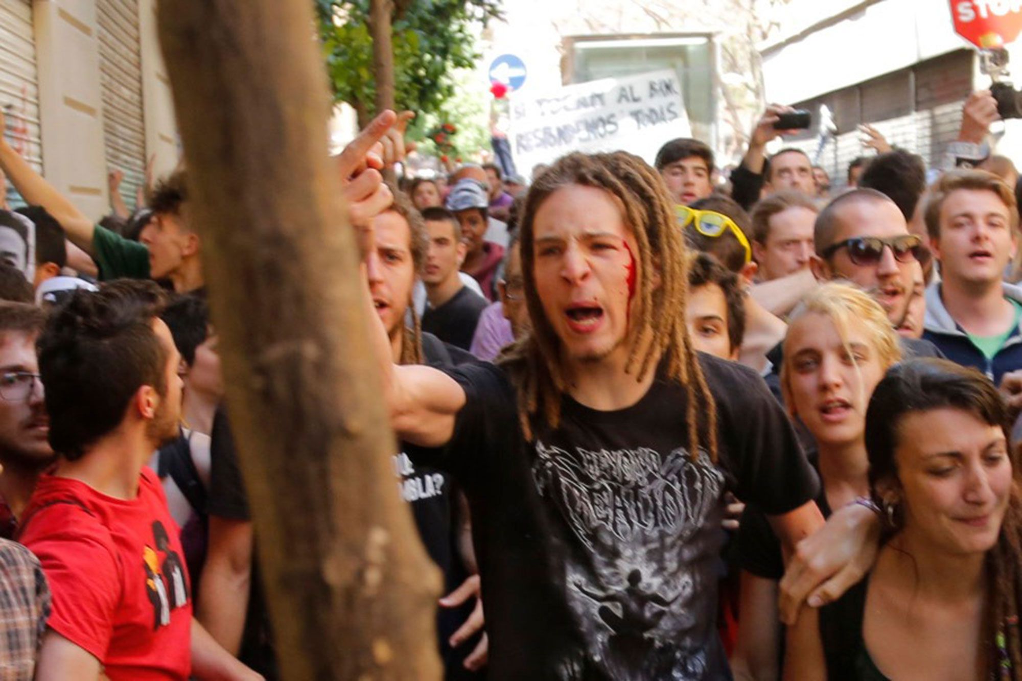 Secuencia: Dureza policial en Gràcia