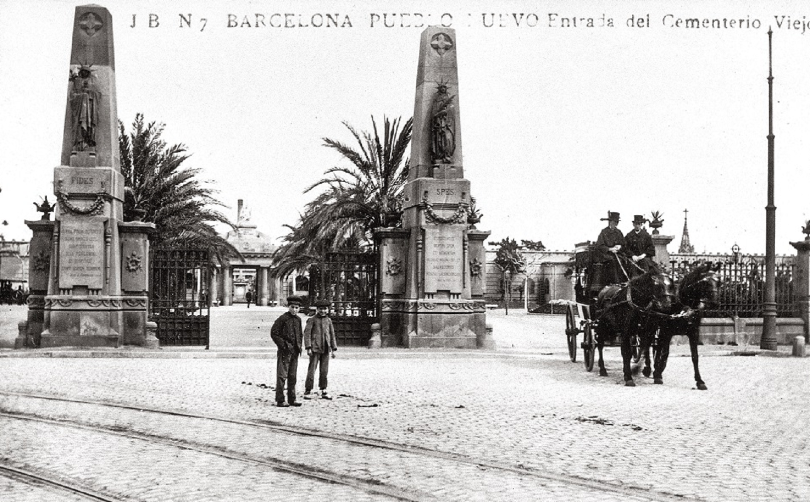 Imposen el símbol de la creu als cementiris de Barcelona