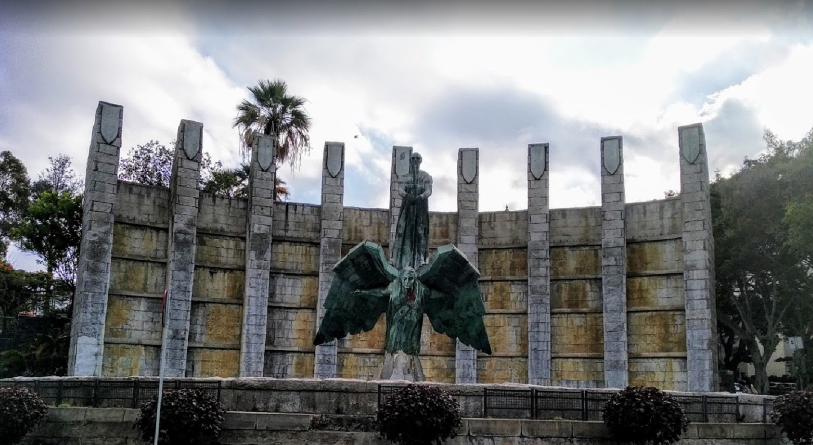 Asociaciones culturales luchan para preservar la última estatua de Franco