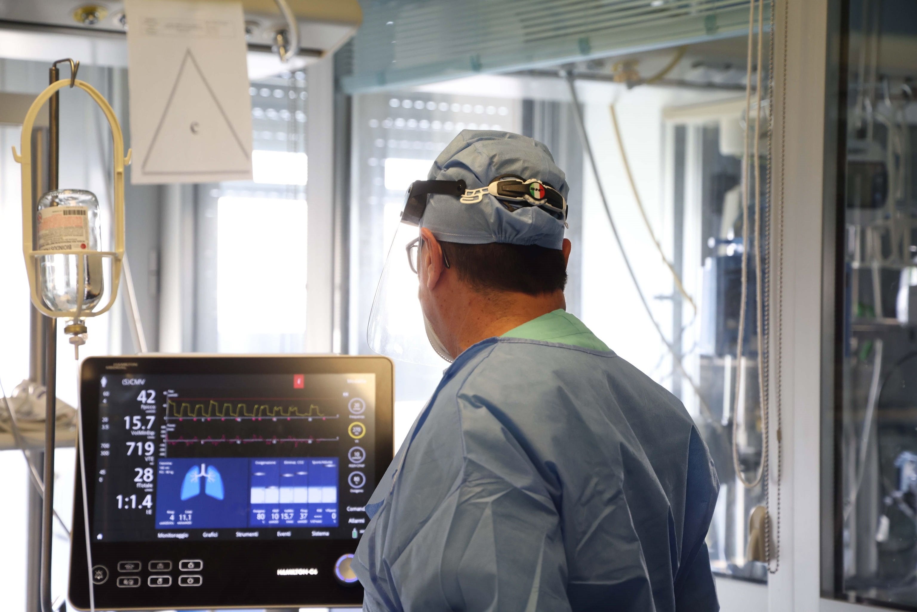 Continua la lenta tendència a la baixa del coronavirus a Catalunya