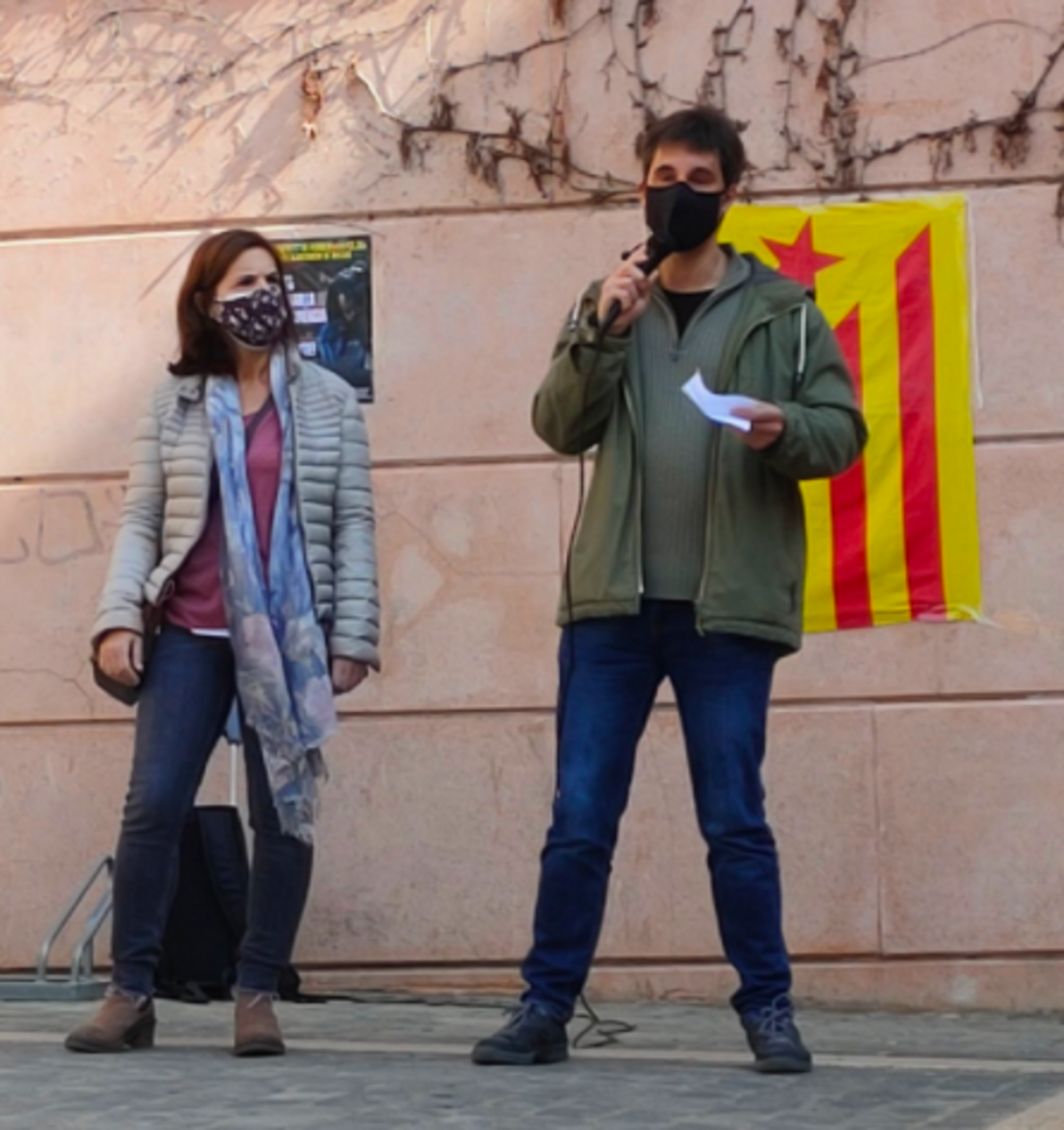 Concentració a Mataró a favor d'un exregidor detingut per les protestes de l'1-O
