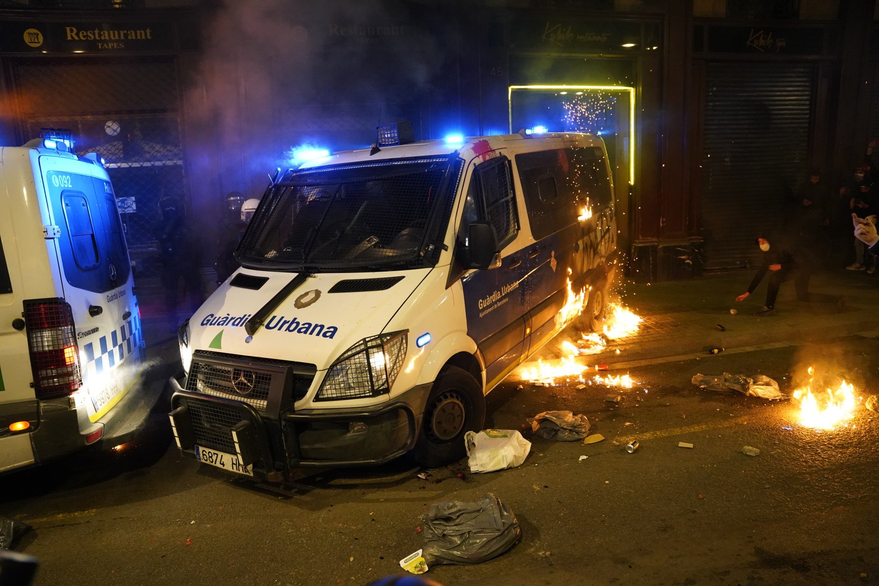 Rambla rioter faces attempted murder charge for setting fire to Barcelona police van