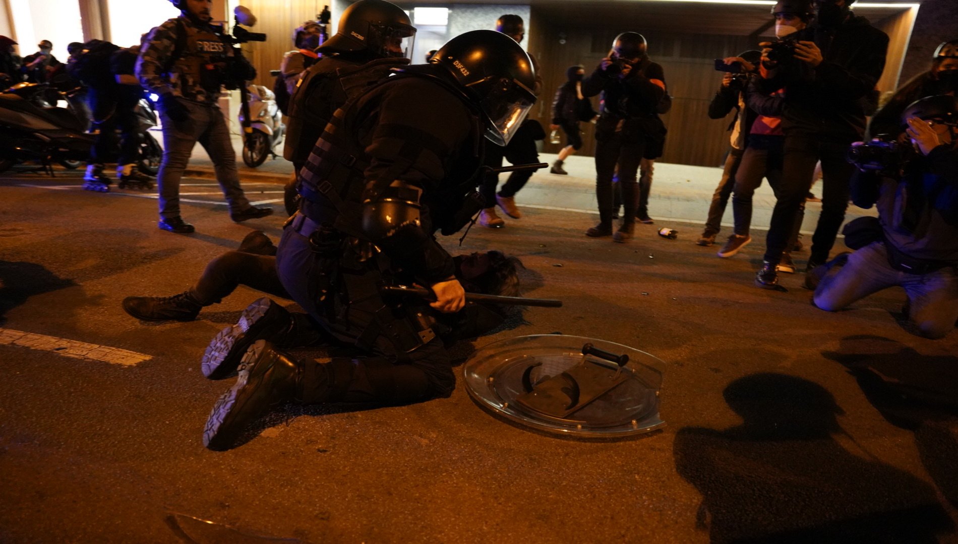 Twitter bloquea a Alerta Solidària tras pedir aportaciones para los detenidos