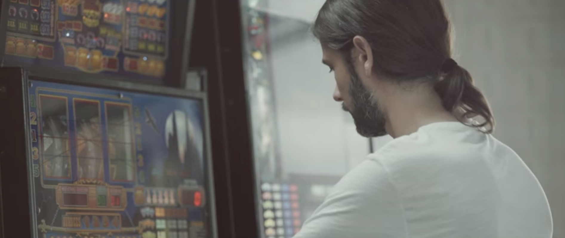 Un spot de Ciudadanos trata a Pablo Iglesias de ludópata