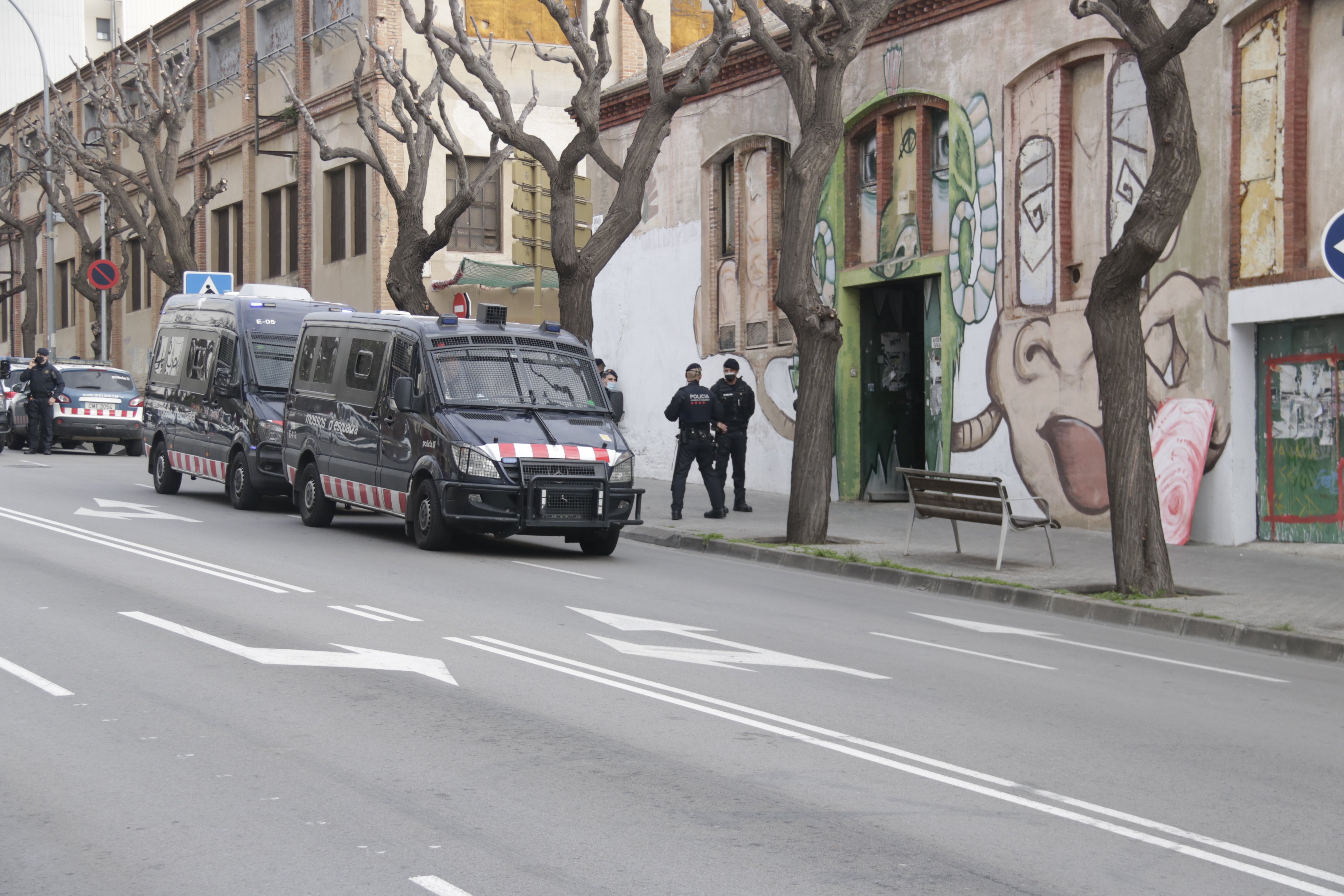 Registros de los Mossos en dos casas okupas por los disturbios de Barcelona
