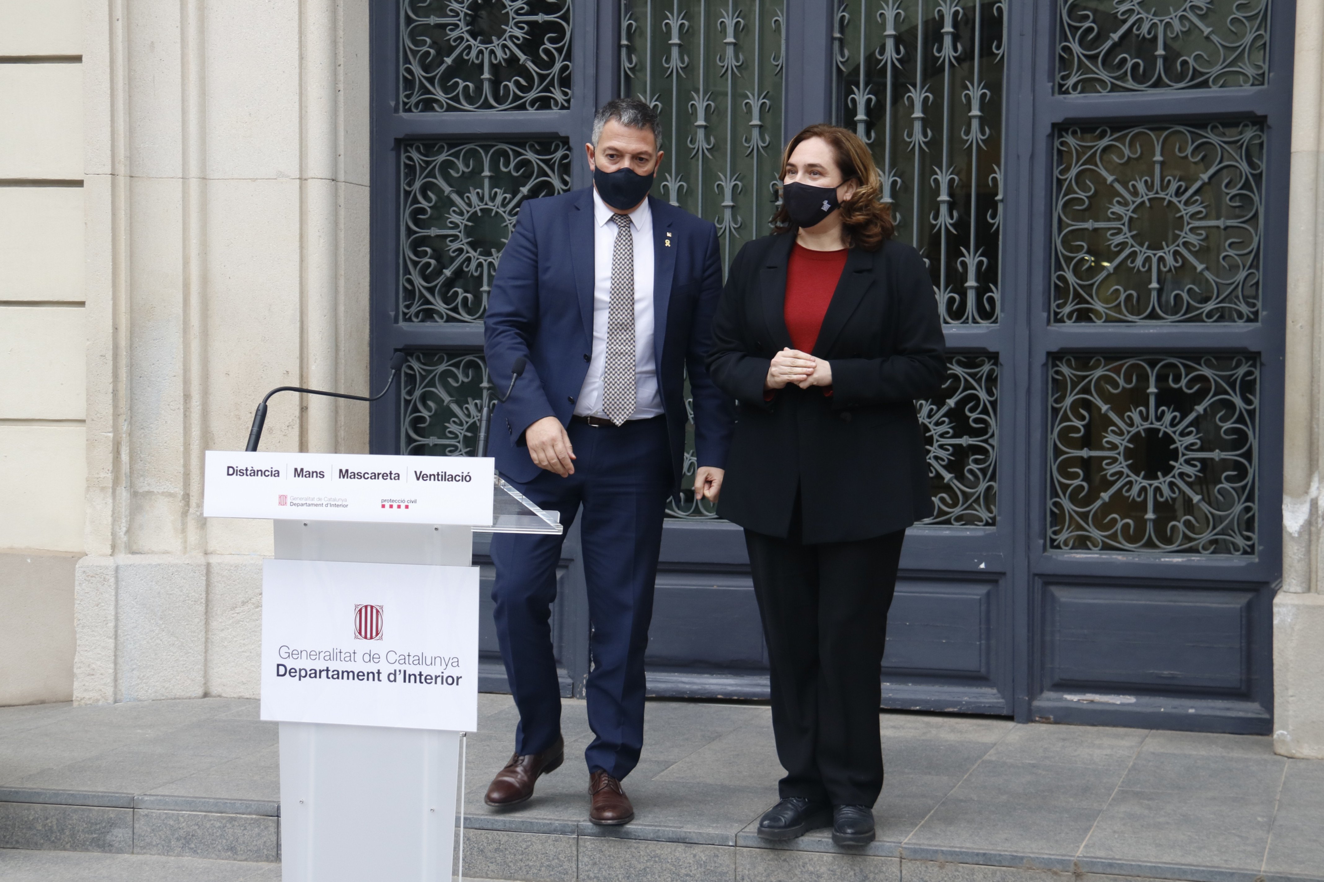 Sàmper y Colau exhiben "unidad contra la violencia" y ninguna solución