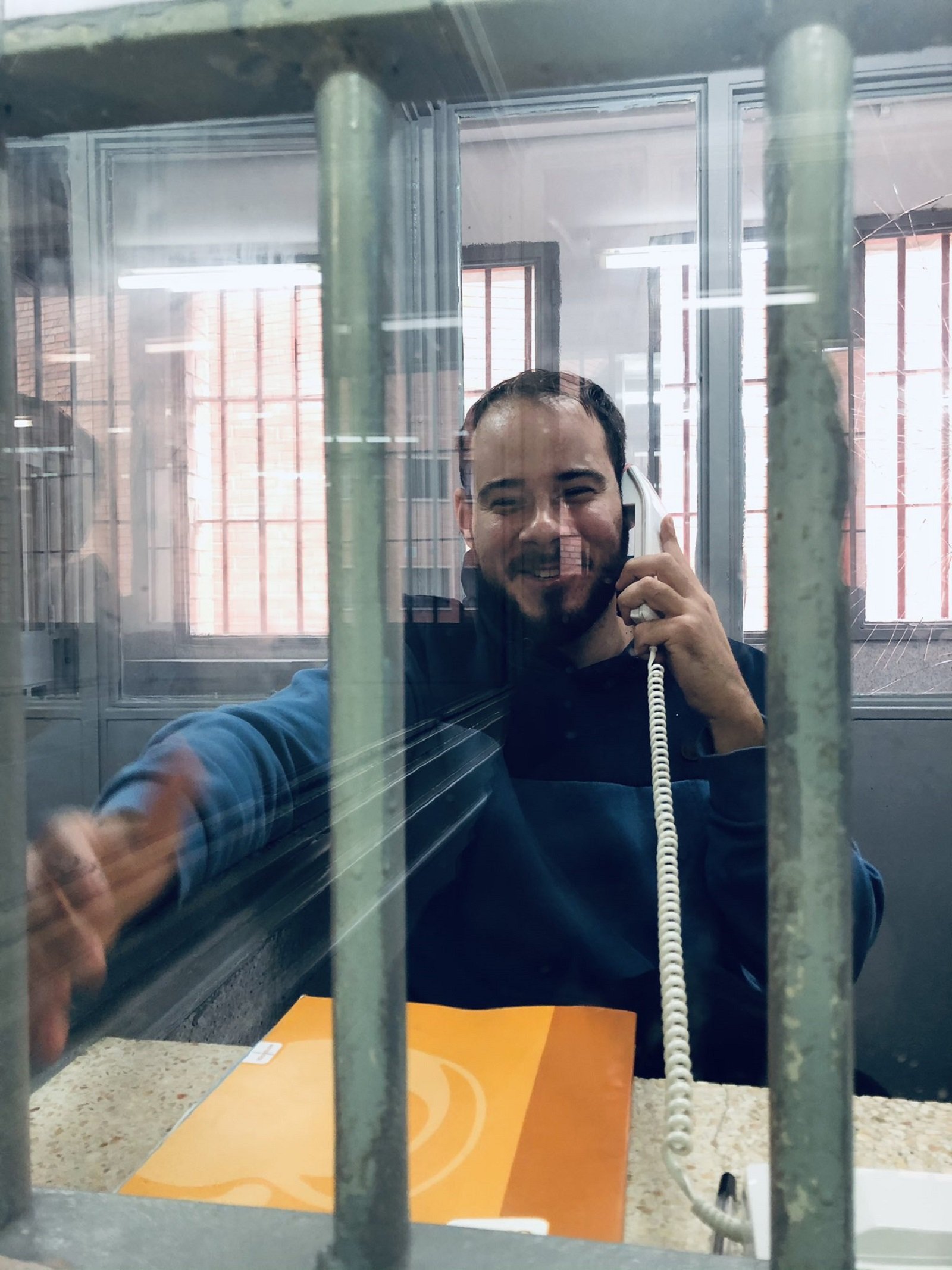 Primera foto de Pablo Hasél desde la prisión
