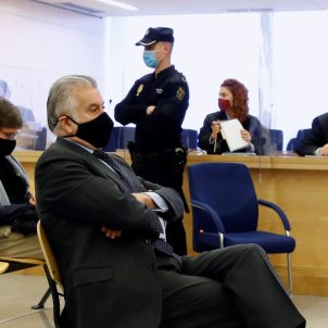 Bárcenas empieza a disparar: "Recibíamos billetes de 500 en sobres marroncitos"