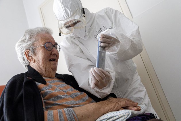 Residència de l’Hospitalet de Llobregat, 10 d’abril/Jordi Borràs. Exposició Catalunya Any 0. Veure el Virus. Palau Robert