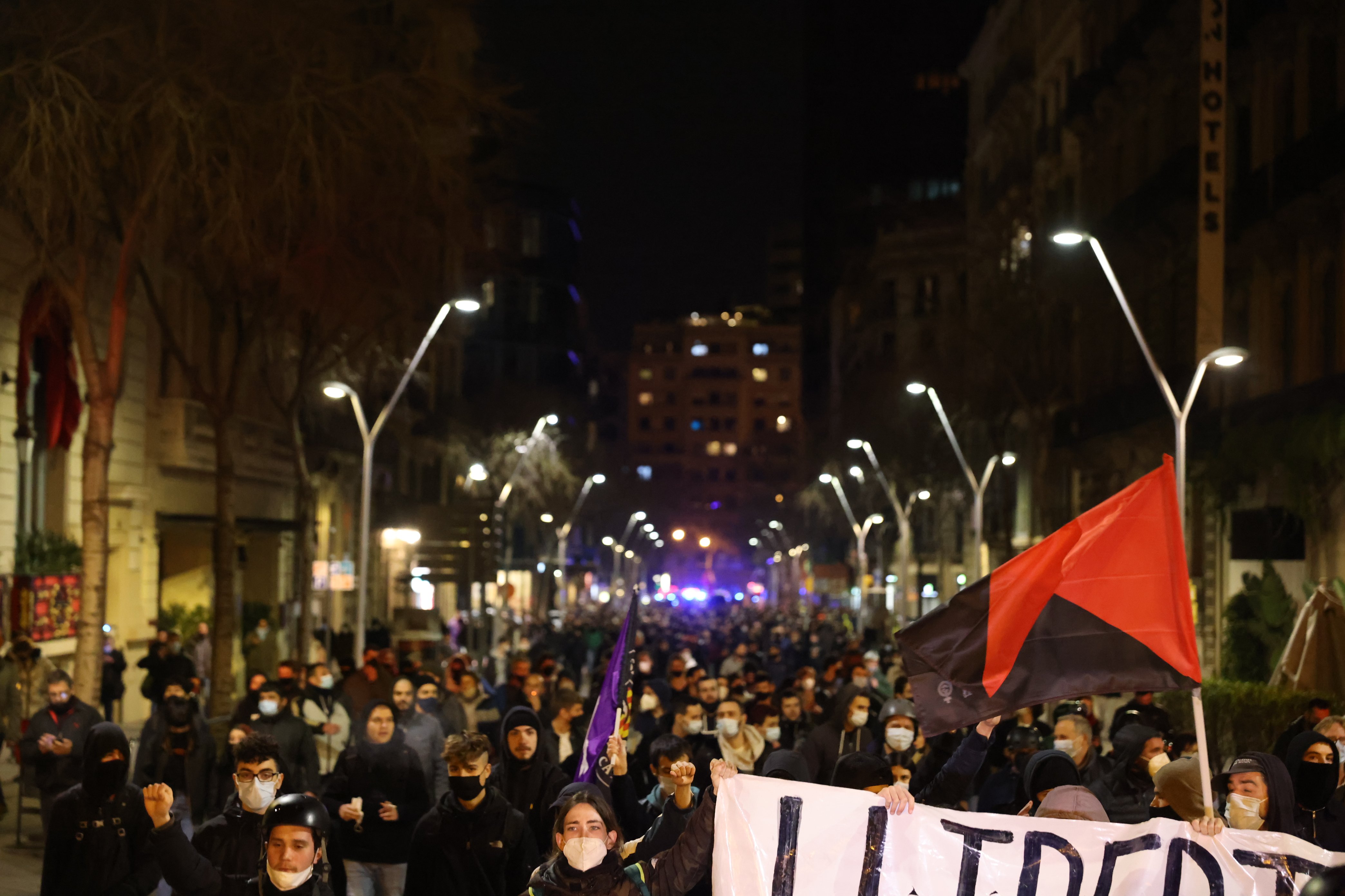 pancarta manifestación barcelona tetuan 6 de marzo pablo hasél protestas / Sergi Alcàzar