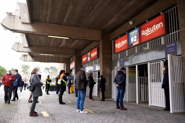 Socios Barca votando elecciones FC Barcelona