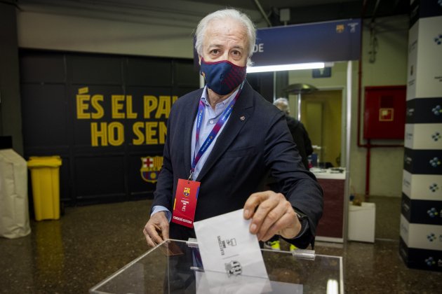 Carles Tusquets vota elecciones FC Barcelona