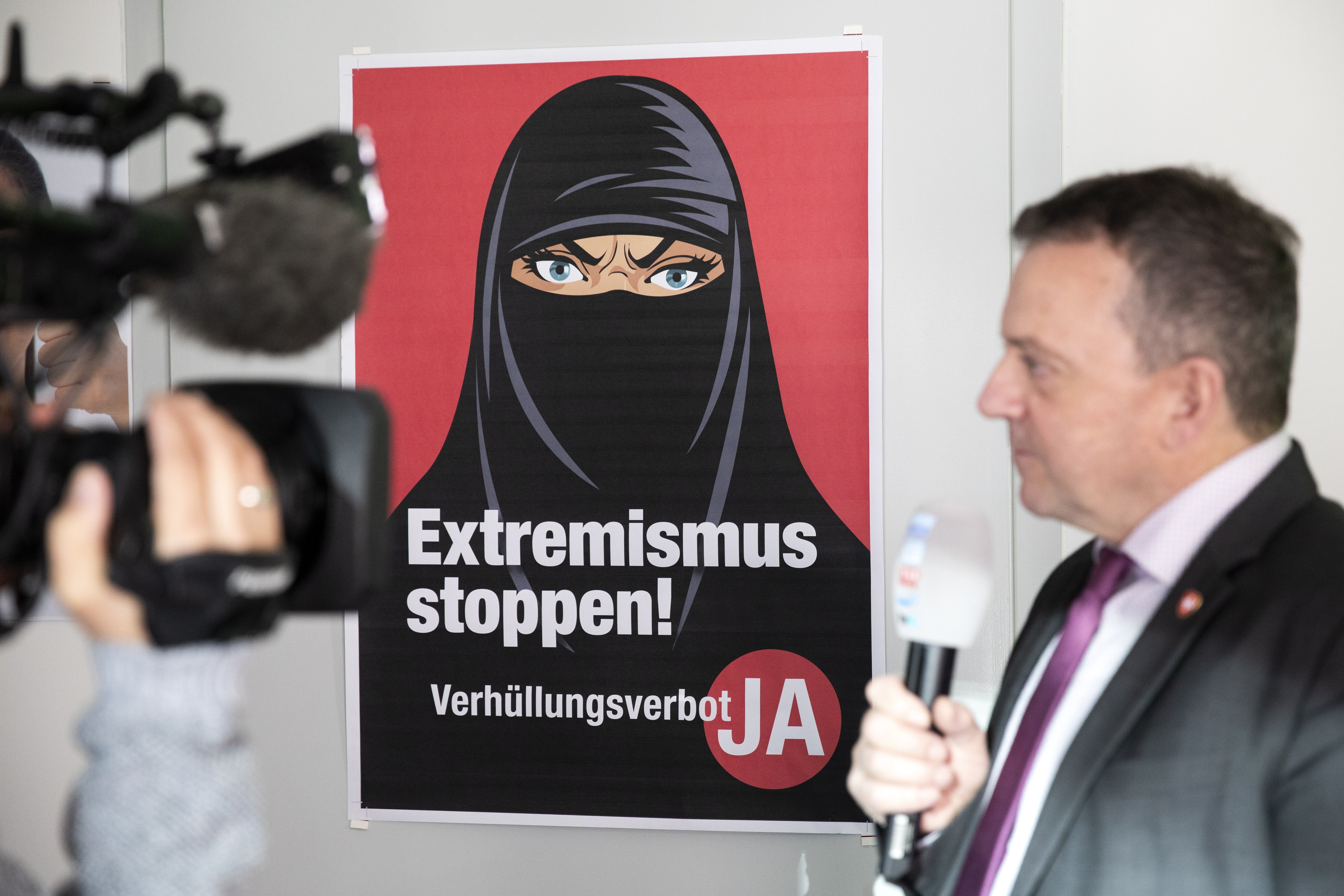 Suiza prohíbe por referéndum el velo islámico completo