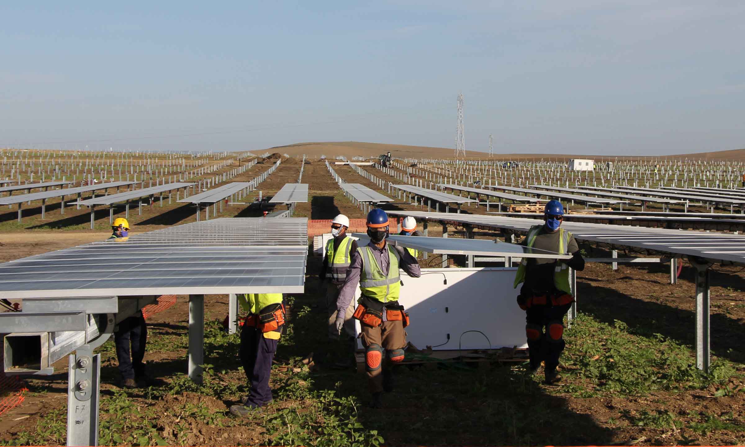 Endesa compra once parques fotovoltaicos en Huelva por 350 millones