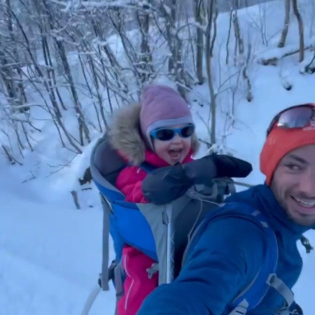 Kilian Jornet y su hija Maj esquiando 2021 març @kilianjornet
