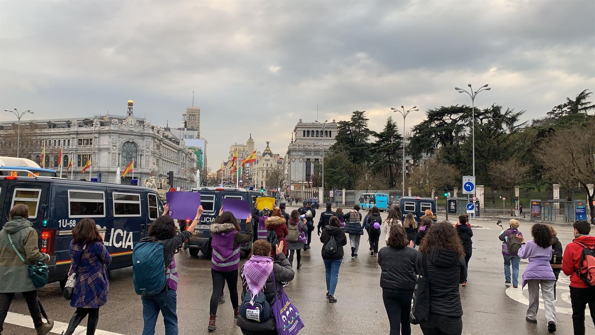 Manifestacions espontànies a Madrid desafien la prohibició del 8-M