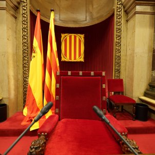 Hemiciclo vacío Parlament Mesa escons escaños Presidencia Parlamento de cataluña - Sergi Alcàzar Hemiciclo vacío Parlament Mesa escons escaños Presidencia Parlamento de cataluña - Sergi Alcàzar