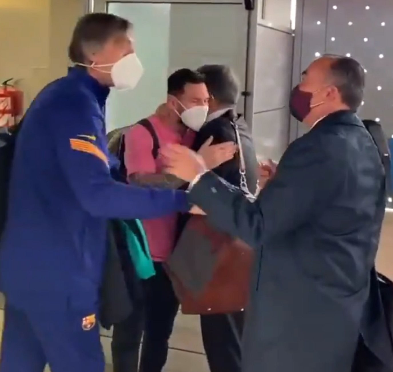 Esperanzador abrazo entre Laporta y Messi antes de viajar a París