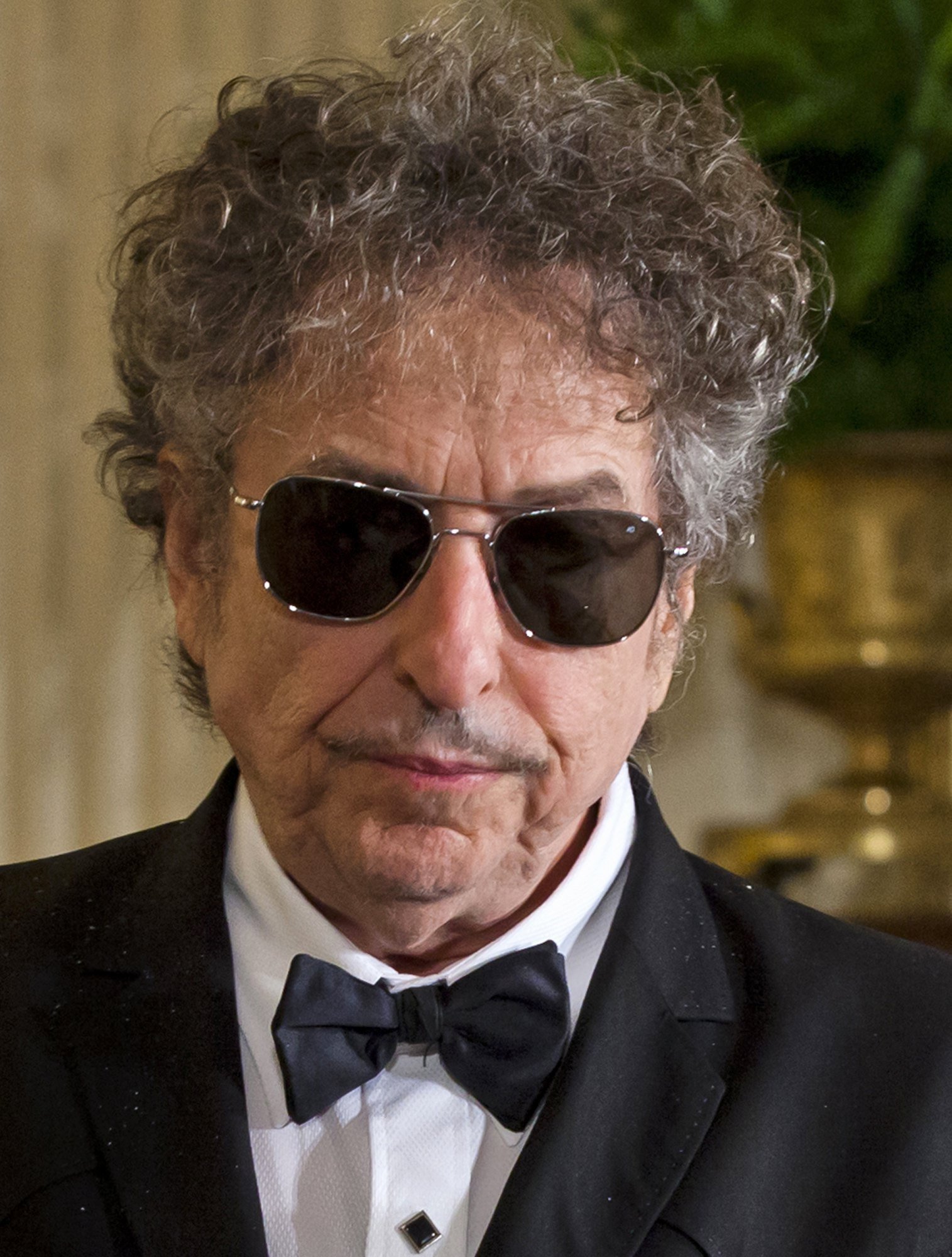 Bob Dylan recull el Nobel de Literatura quatre mesos després