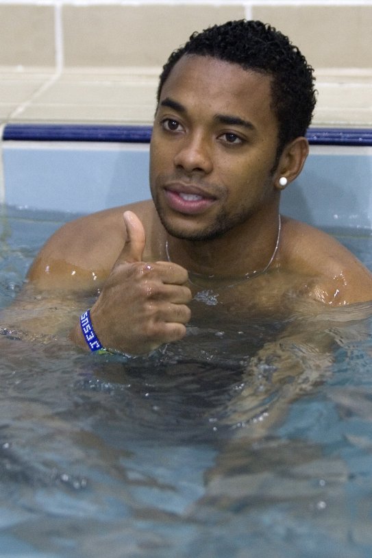 Robinho jacuzzi GTRES