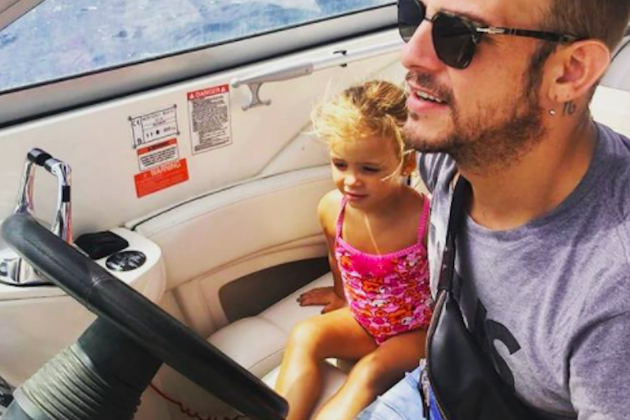 Àlex Casademunt amb la seva filla Bruna, Instagram
