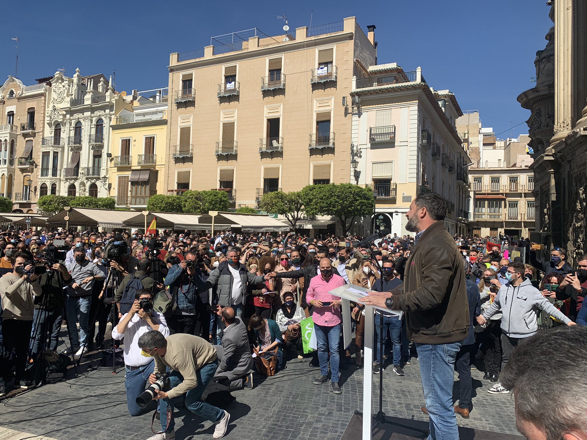 Concentración no autorizada de centenares de simpatizantes de Vox en Murcia