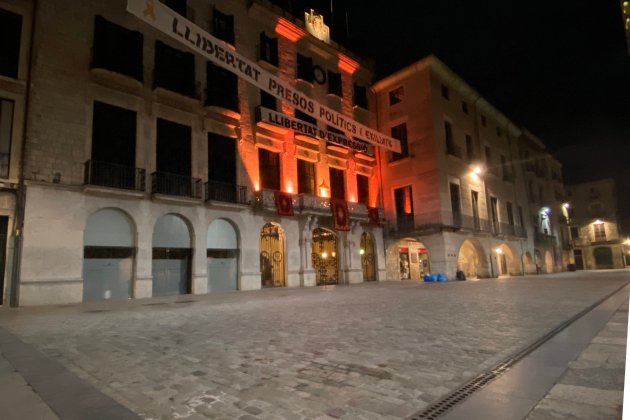 plaça vi girona vacía toque queda ACN