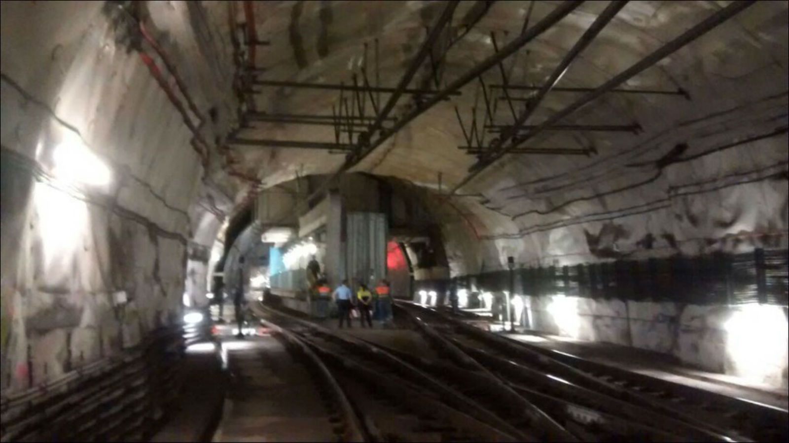 Detenidos los seis grafiteros que cortaron la L5 del Metro durante ocho horas