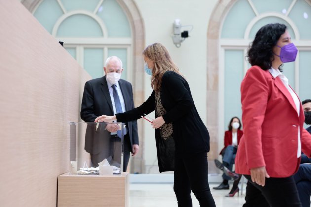 Constitución Parlamento 2021 Mertixell Serret votación EFE