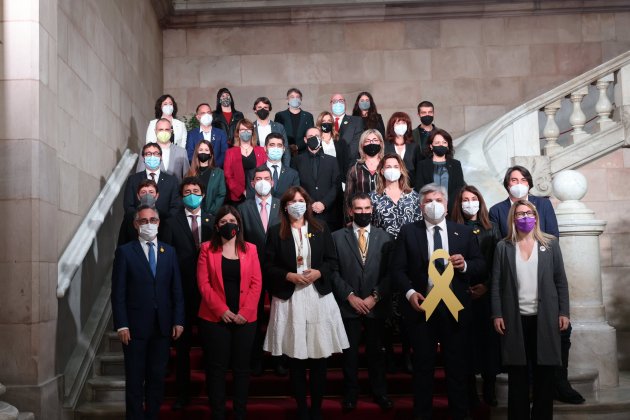 Borràs y el grupo de JUnts al Parlament Sergi Alcàzar Borràs y el grupo de JUnts al Parlament Sergi Alcàzar