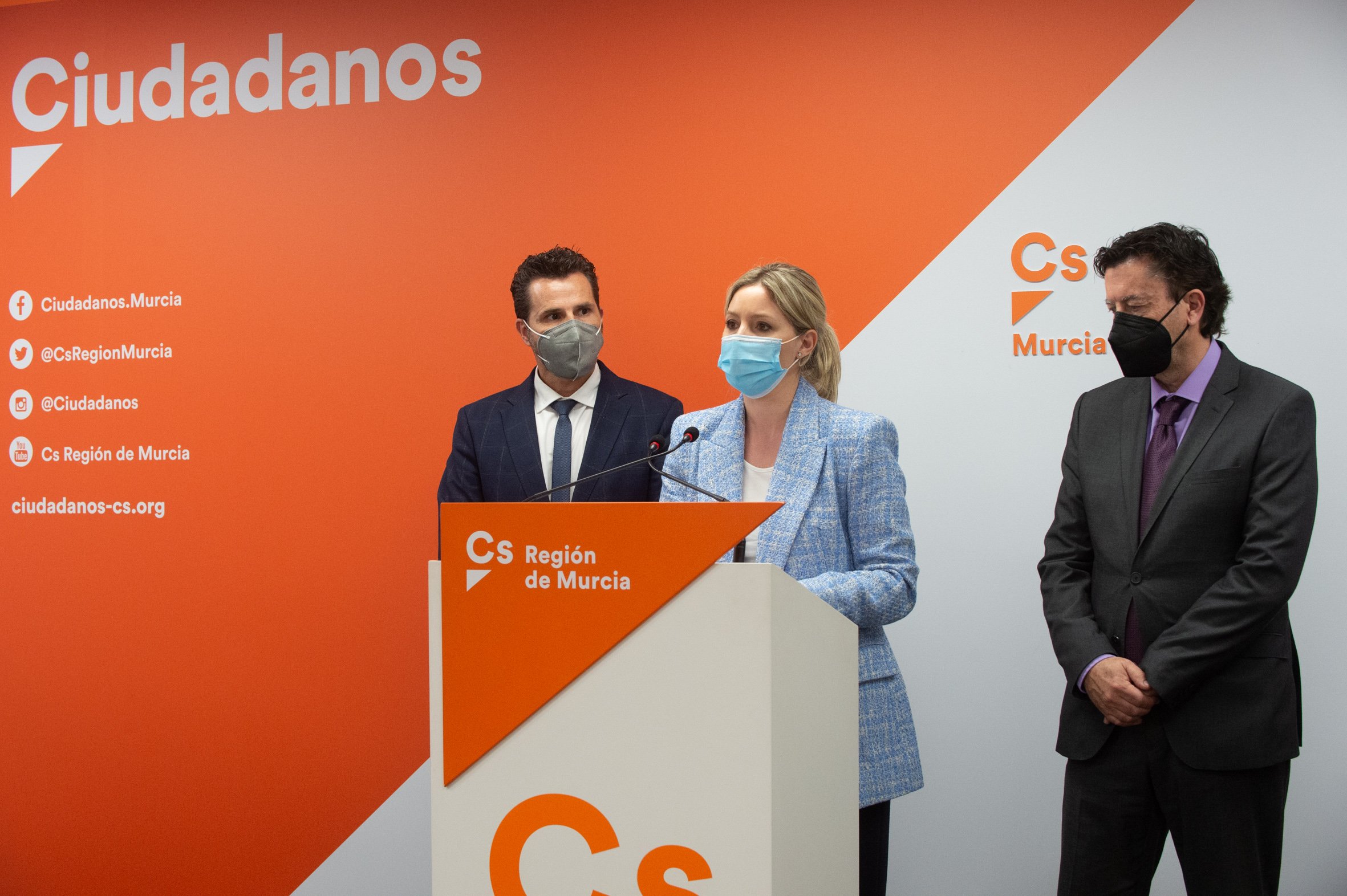 Ciudadanos expulsa a tres diputados disidentes en Murcia y mantiene la moción